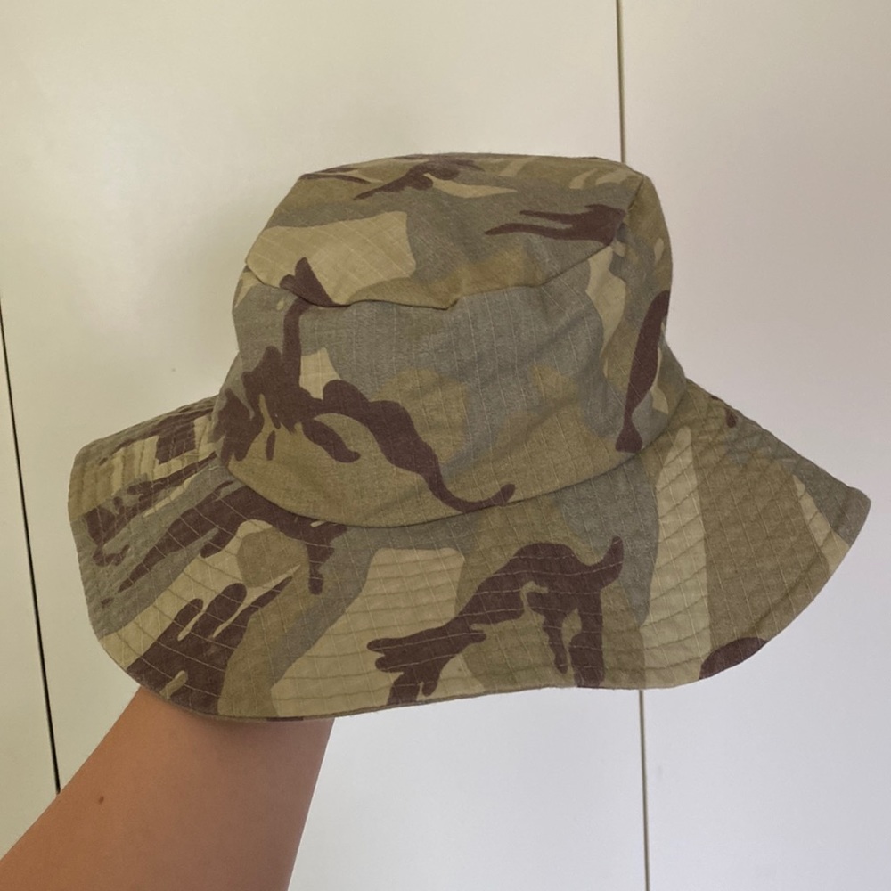 Camo bucket hat